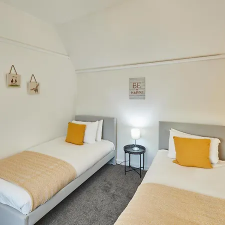 Host & - The Railway Holiday home *